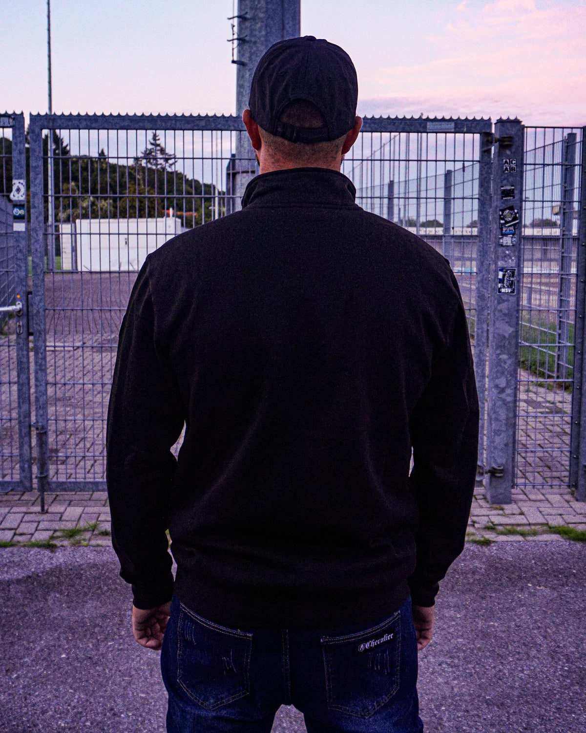 ICON HALF ZIP SWEATER