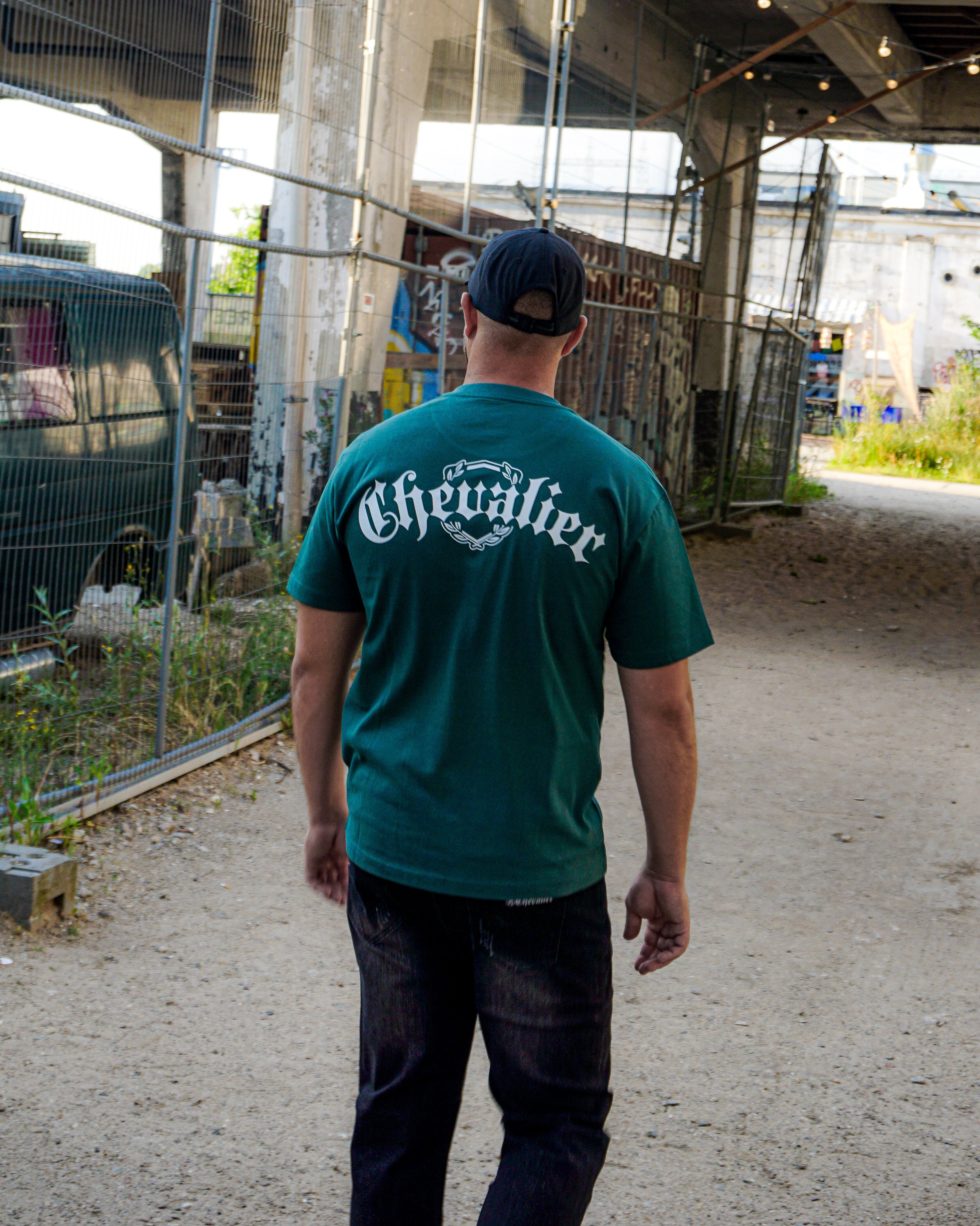 ESSENTIAL T-SHIRT