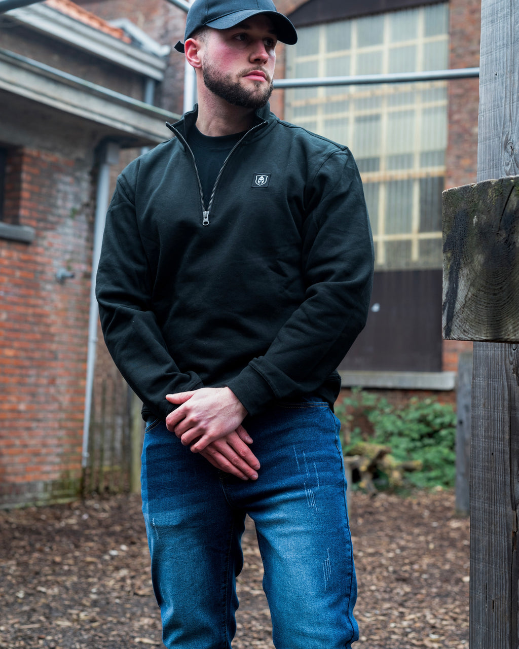 CLASSIC HALF ZIP SWEATER