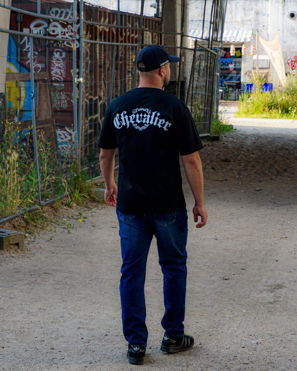 ESSENTIAL T-SHIRT