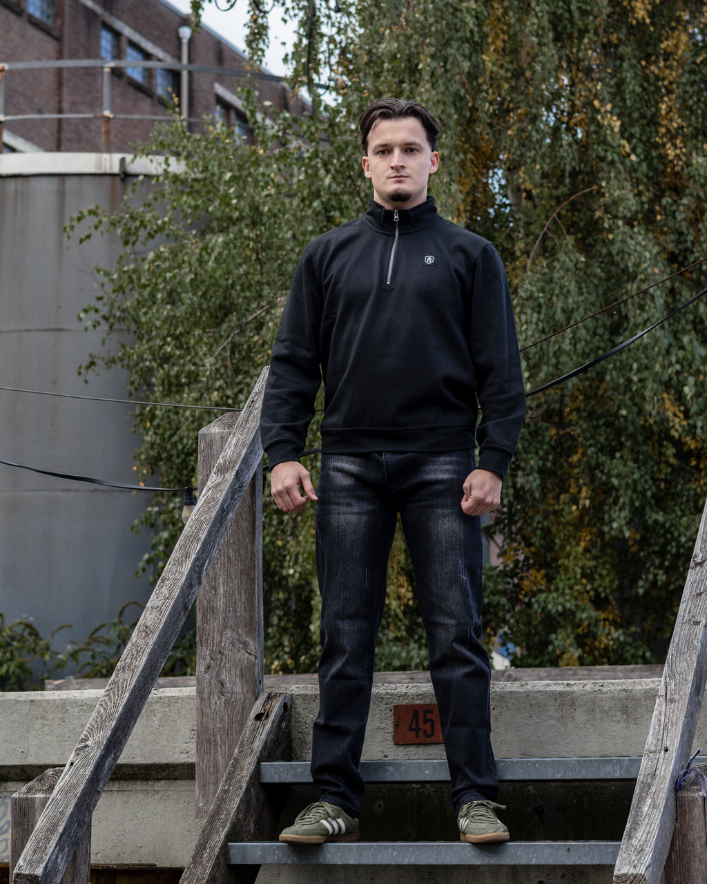 CLASSIC HALF ZIP SWEATER